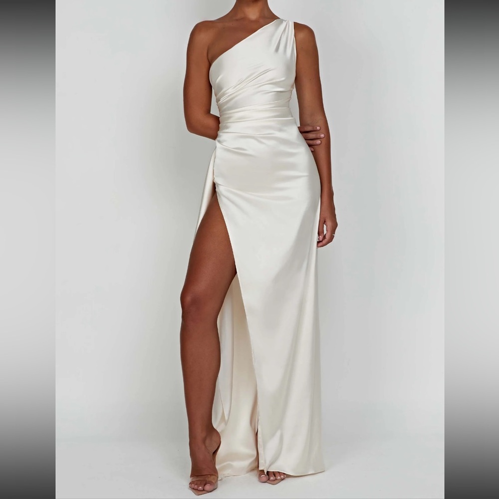 Elegant One-Shoulder ivory color dress